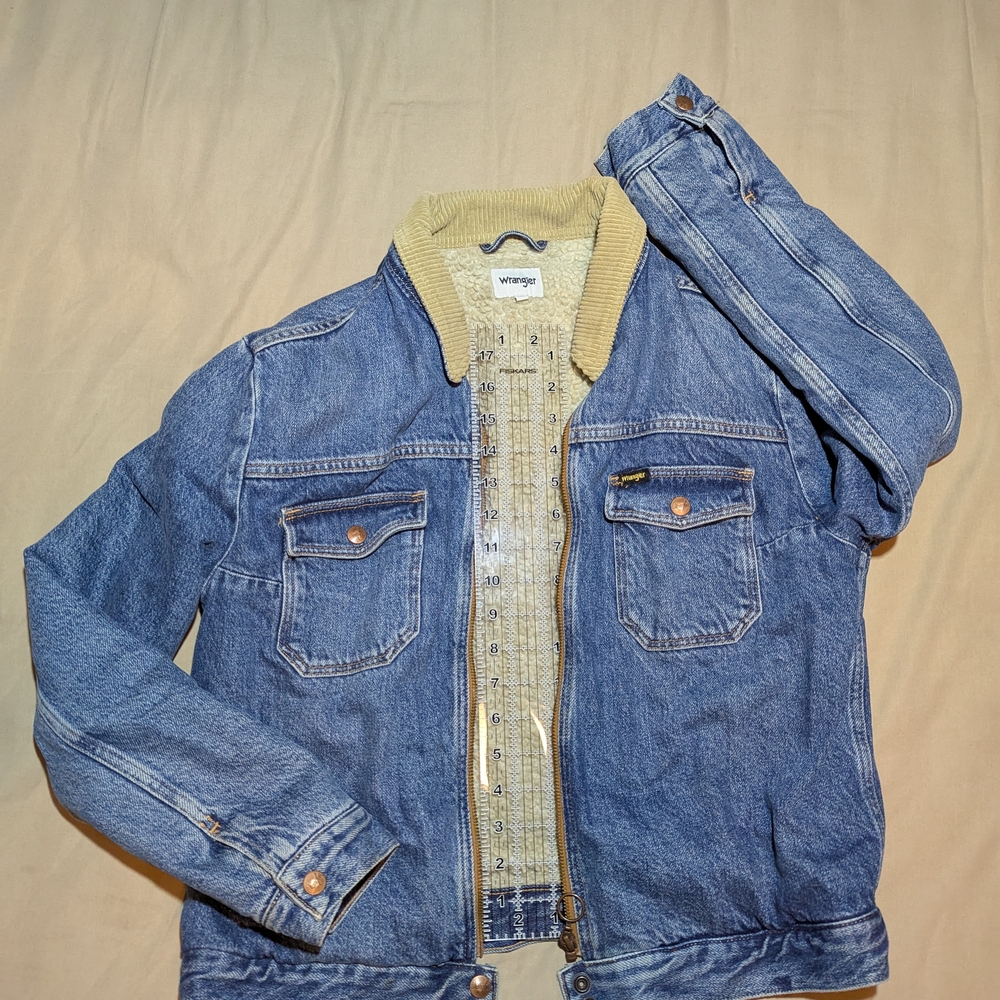 Wrangler Sherpa Lined Denim Jacket with Tan Corduroy Collar Size Medium